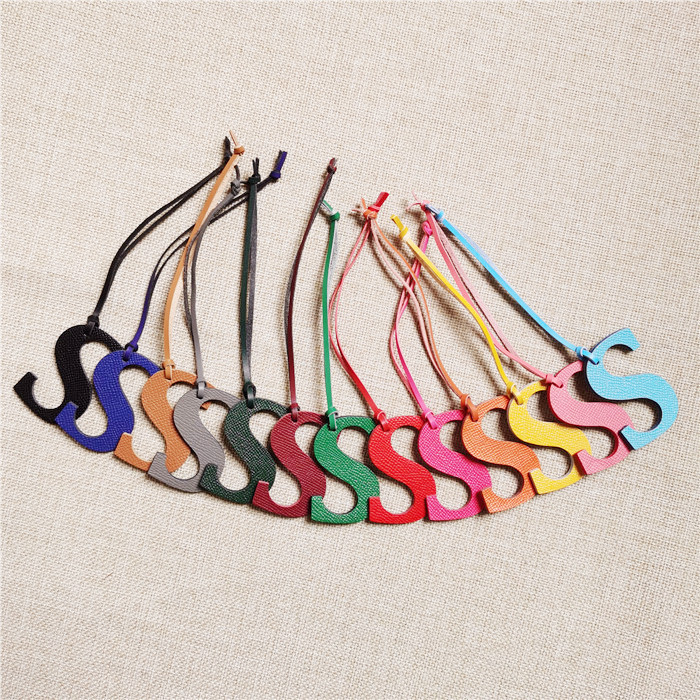 English Letter O P Q R S T Alp - Monogram Keychain Leather reseña y precio