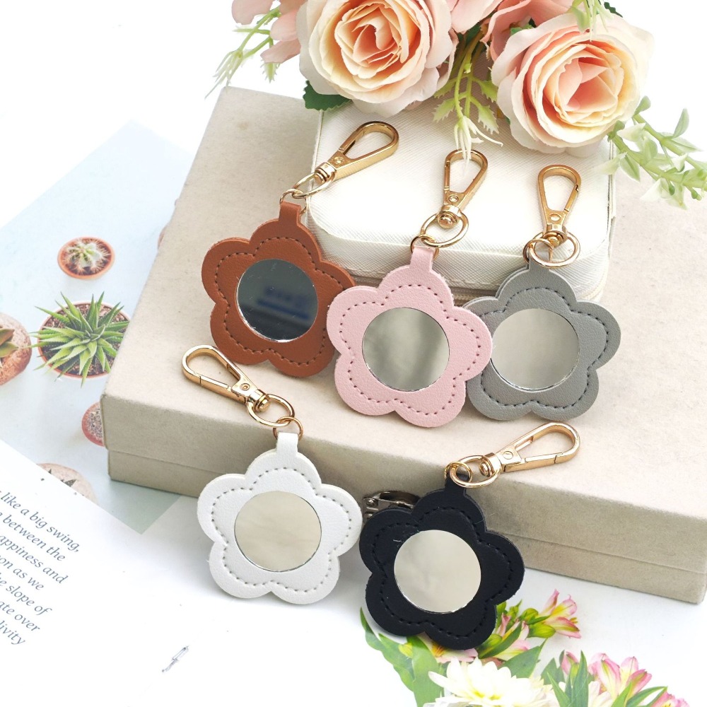 Flower Petal Shaped Mirror Bag - Initial Ring Custom reseña y precio